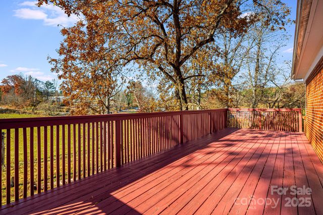 92 Parkway View Road, Mars Hill, NC 28754