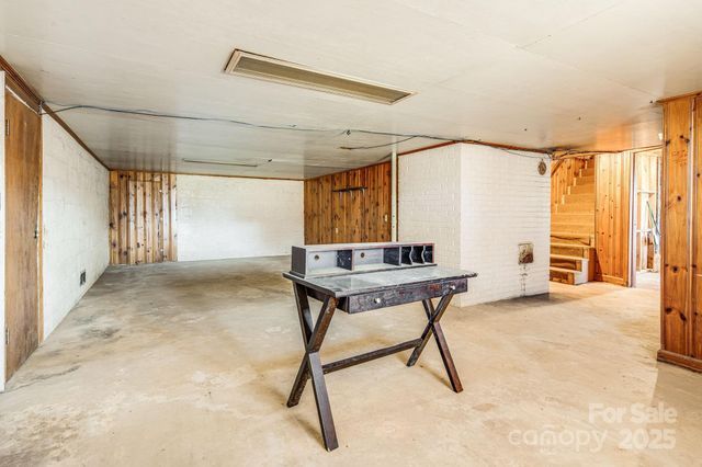 92 Parkway View Road, Mars Hill, NC 28754