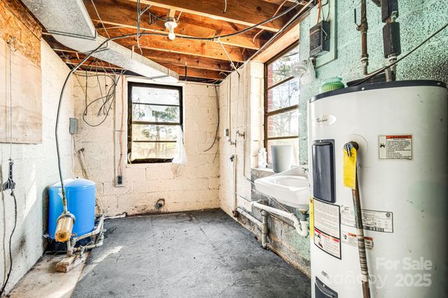 92 Parkway View Road, Mars Hill, NC 28754