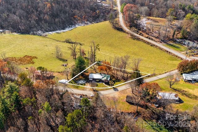 92 Parkway View Road, Mars Hill, NC 28754