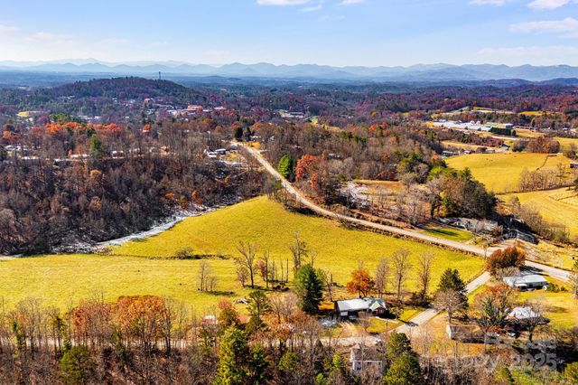 92 Parkway View Road, Mars Hill, NC 28754