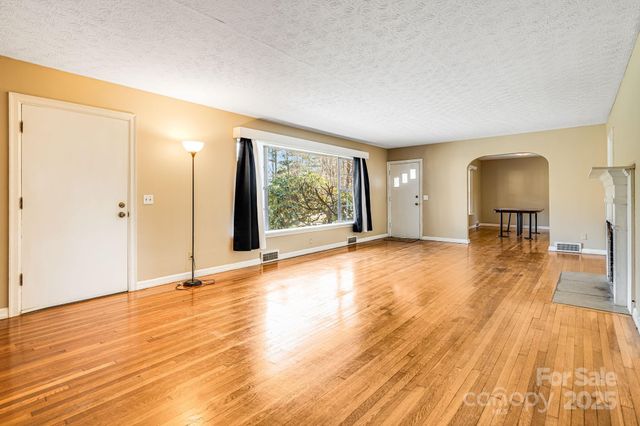 92 Parkway View Road, Mars Hill, NC 28754