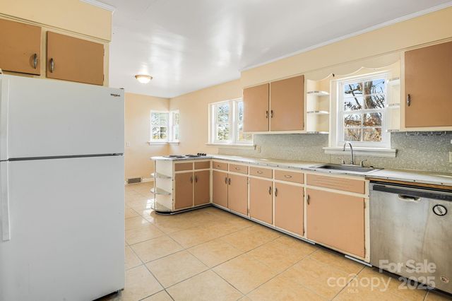 92 Parkway View Road, Mars Hill, NC 28754