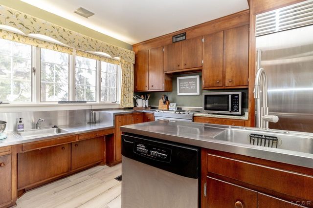 418 W Adrian Street, Blissfield, MI 49228