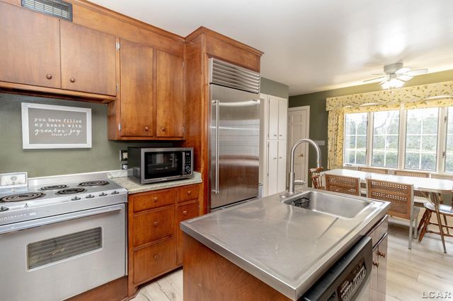 418 W Adrian Street, Blissfield, MI 49228