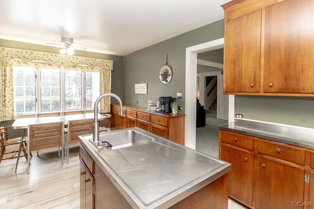 418 W Adrian Street, Blissfield, MI 49228