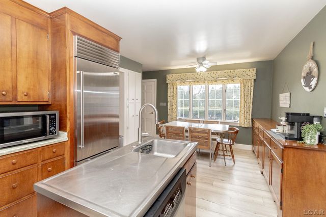 418 W Adrian Street, Blissfield, MI 49228