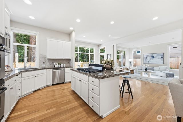 11824 158th Avenue NE, Redmond, WA 98052