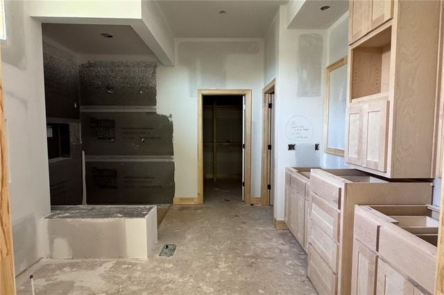 9926 Brockway Street, Lenexa, KS 66220