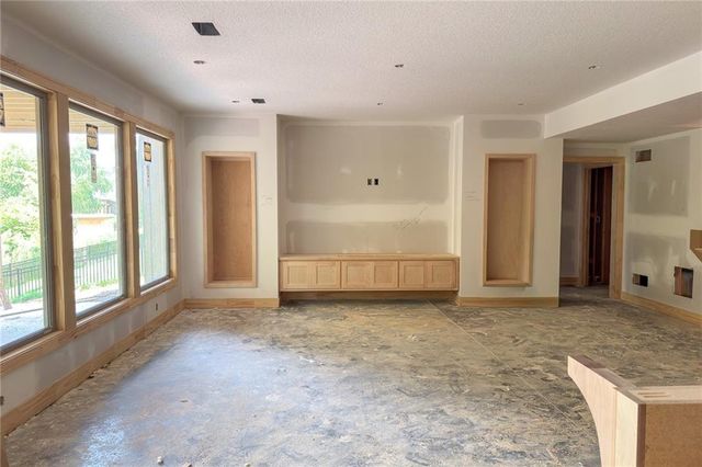 9926 Brockway Street, Lenexa, KS 66220