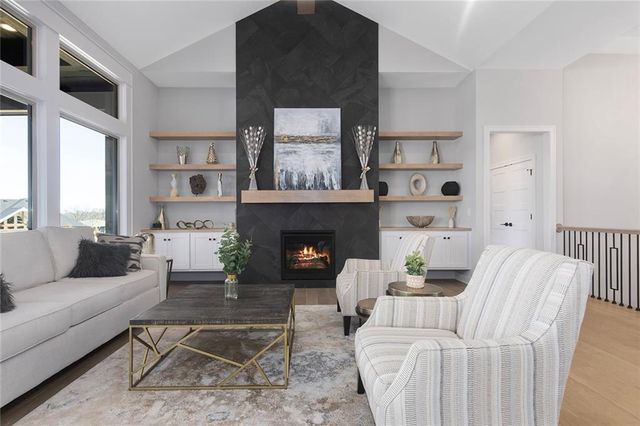 9926 Brockway Street, Lenexa, KS 66220