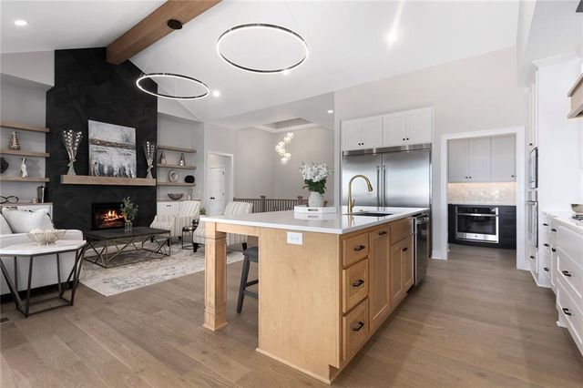9926 Brockway Street, Lenexa, KS 66220