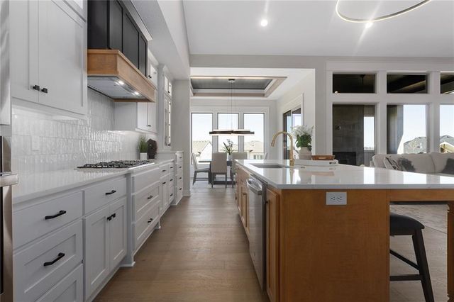 9926 Brockway Street, Lenexa, KS 66220