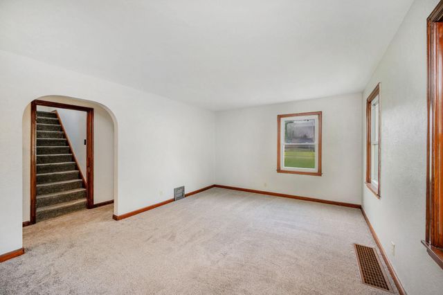 906 N Prairie Avenue, Fairmont, MN 56031