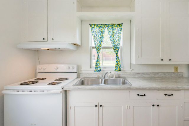 906 N Prairie Avenue, Fairmont, MN 56031