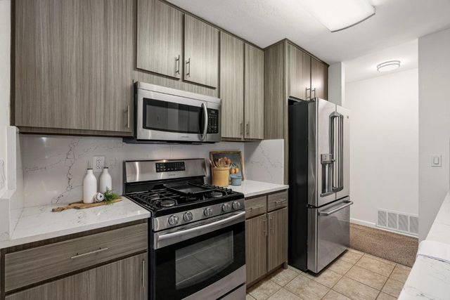 1100 Glacier Avenue, Pacifica, CA 94044