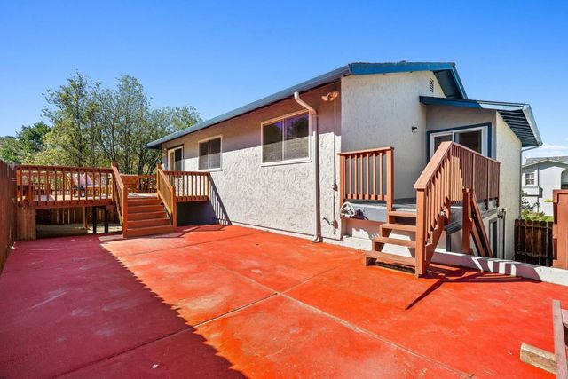 1100 Glacier Avenue, Pacifica, CA 94044