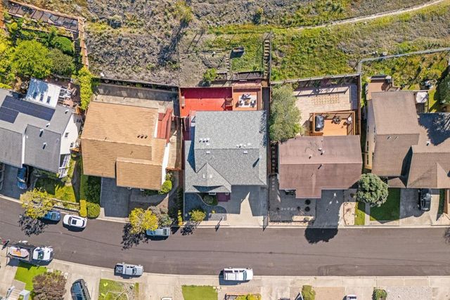 1100 Glacier Avenue, Pacifica, CA 94044