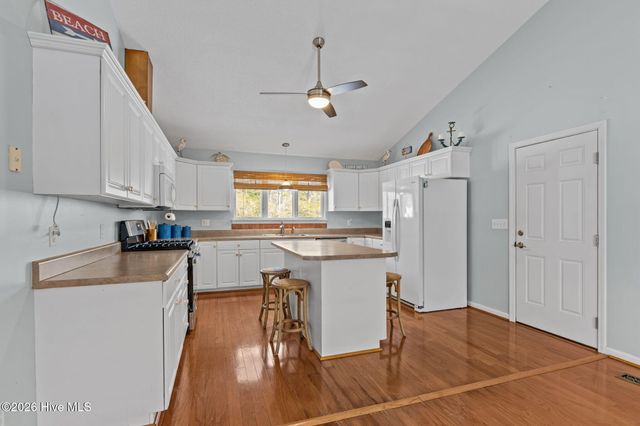 120 Robin Crescent, Cape Carteret, NC 28584