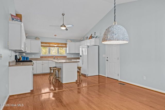 120 Robin Crescent, Cape Carteret, NC 28584