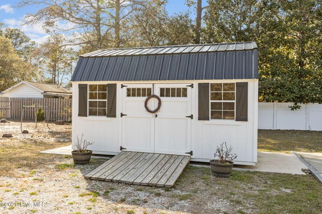 120 Robin Crescent, Cape Carteret, NC 28584