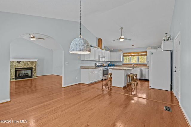 120 Robin Crescent, Cape Carteret, NC 28584