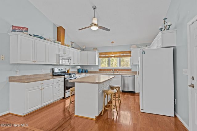 120 Robin Crescent, Cape Carteret, NC 28584