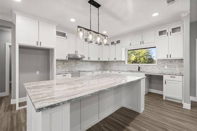 470 Elmwood Drive, Woodway, TX 76712