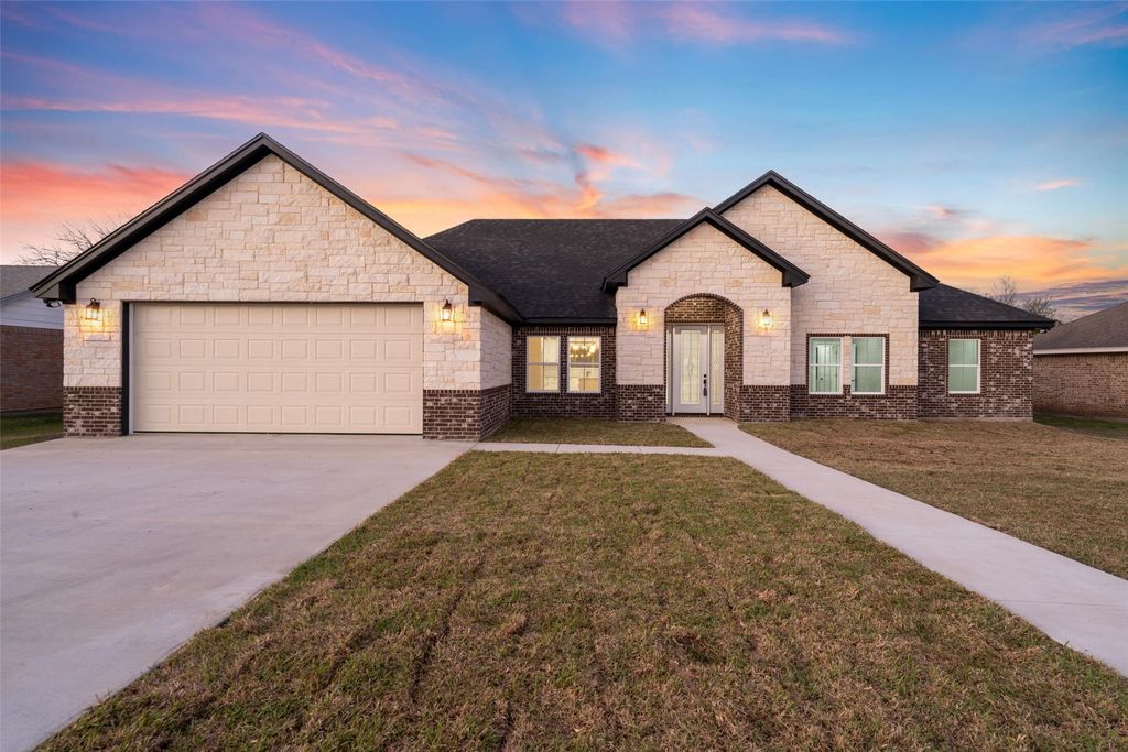 470 Elmwood Drive, Woodway, TX 76712