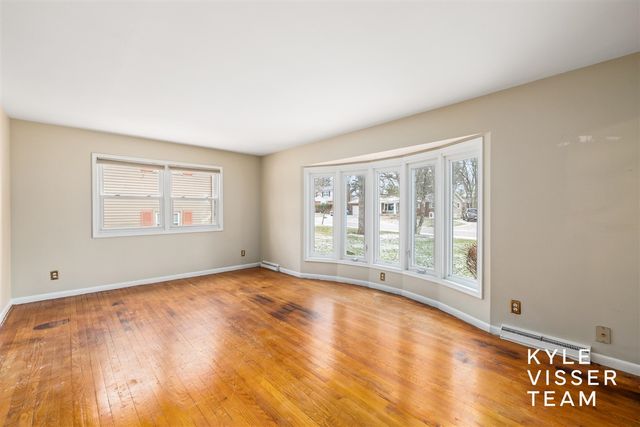 4455 Cloverleaf Drive, Grand Rapids, MI 49546