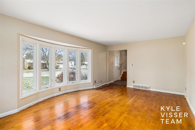 4455 Cloverleaf Drive, Grand Rapids, MI 49546