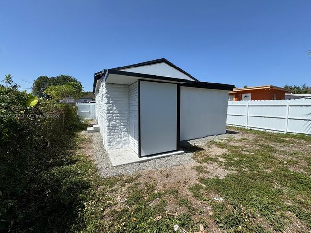 1794 NW 74th Ter, Miami, FL 33147