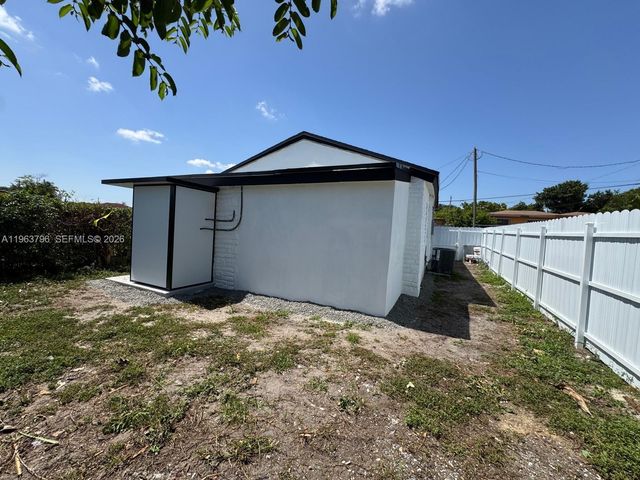 1794 NW 74th Ter, Miami, FL 33147