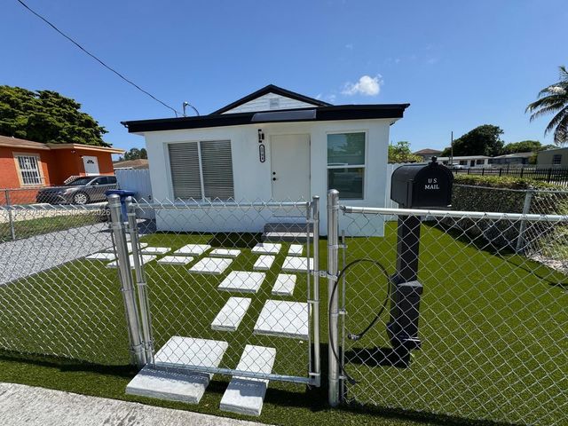 1794 NW 74th Ter, Miami, FL 33147