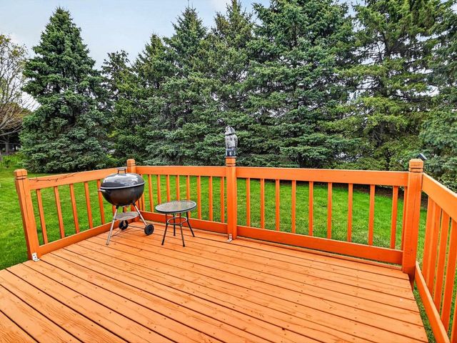 808A N Clover Lane, Cottage Grove, WI 53527
