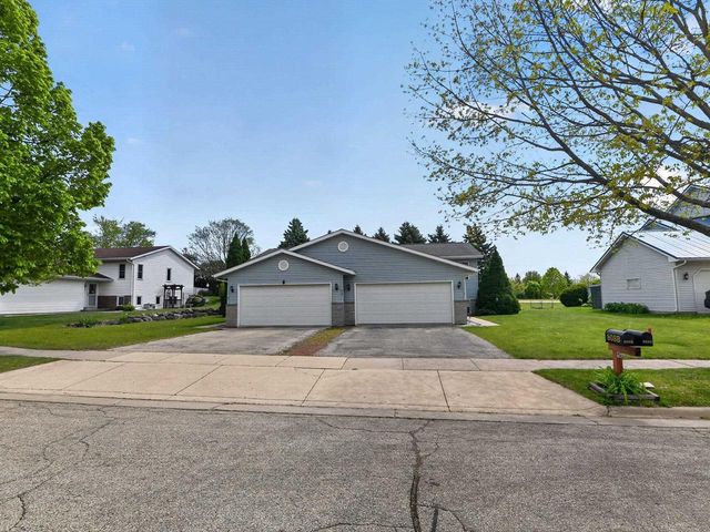 808A N Clover Lane, Cottage Grove, WI 53527