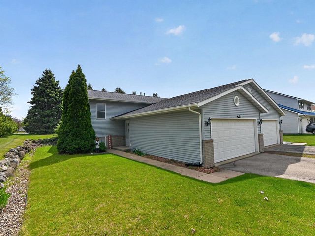 808A N Clover Lane, Cottage Grove, WI 53527