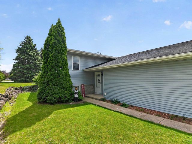 808A N Clover Lane, Cottage Grove, WI 53527