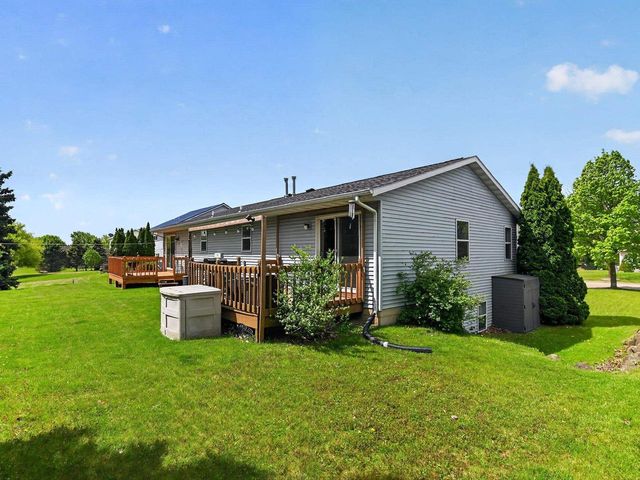 808A N Clover Lane, Cottage Grove, WI 53527