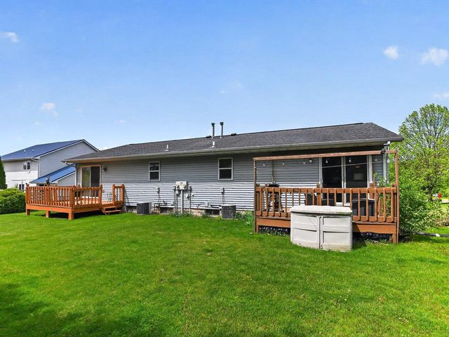 808A N Clover Lane, Cottage Grove, WI 53527