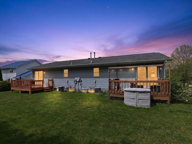 808A N Clover Lane, Cottage Grove, WI 53527