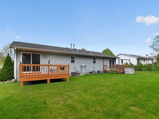 808A N Clover Lane, Cottage Grove, WI 53527