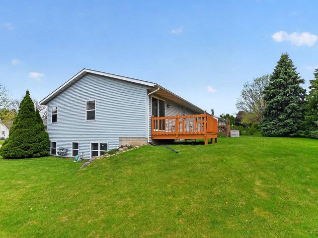 808A N Clover Lane, Cottage Grove, WI 53527