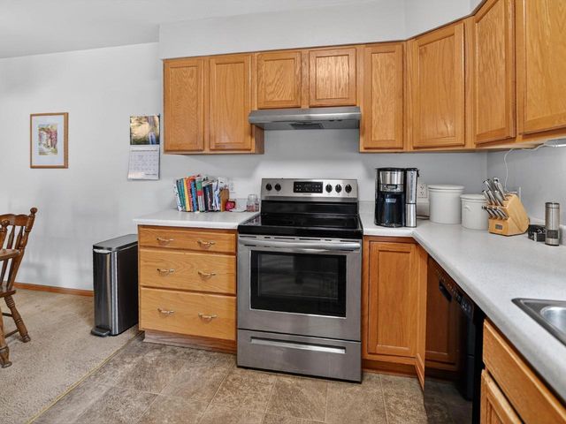 808A N Clover Lane, Cottage Grove, WI 53527