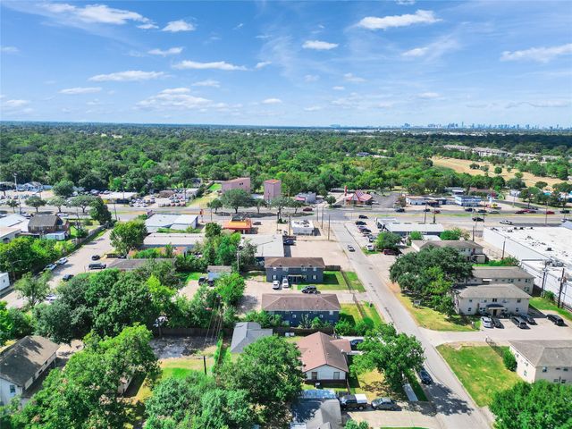 7626 Pecan Villas Drive 3, Houston, TX 77061