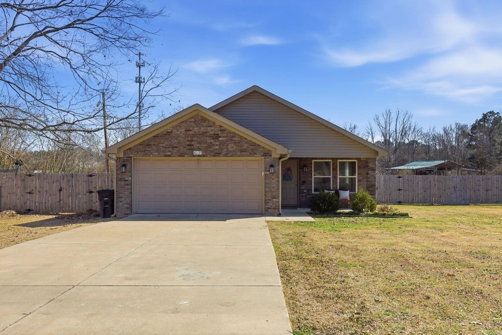 617 Cloverdale Road, Jacksonville, AR 72076