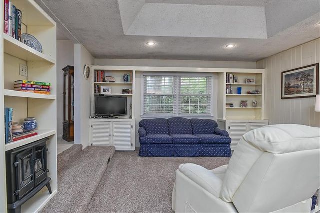 10204 W 70th Street, Merriam, KS 66203