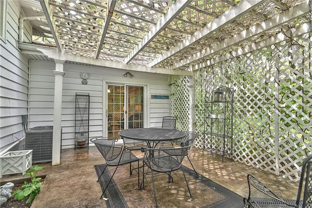 10204 W 70th Street, Merriam, KS 66203