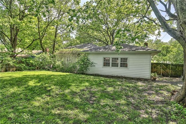 10204 W 70th Street, Merriam, KS 66203