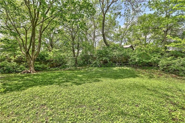 10204 W 70th Street, Merriam, KS 66203